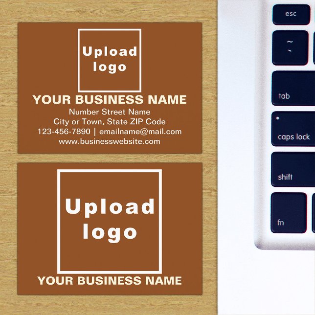 Marque commerciale sur petite carte rectangle Brow (The front and back of the brown business card with your brand)