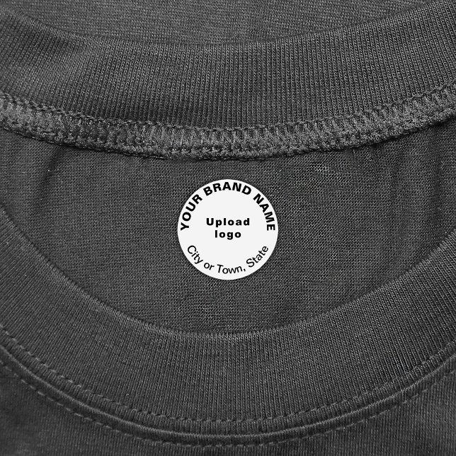 Marque d'affaires sur le Étiquette de vêtements ro (Small white round clothing label with your business brand)