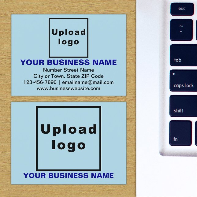 Marque d'affaires sur petite carte rectangle bleu  (The front and back of the light blue business card with your brand)