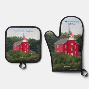 Marquette Harbour Lighthouse Oven Mitt & Pot Holder Set