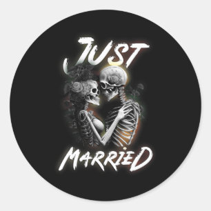 Married Halloween Skeleton Bride And Groom Wedding Classic Round Sticker