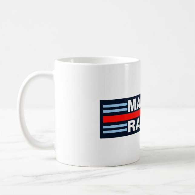 Martini emballant la tasse (Gauche)
