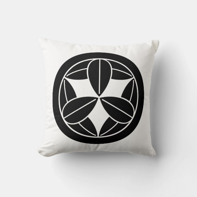 Maru ni Kumaizasa Throw Pillow (Front)