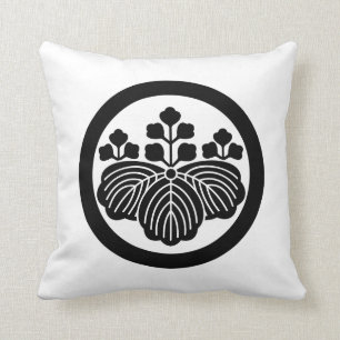 Maruni Gosan no Kiri Throw Pillow