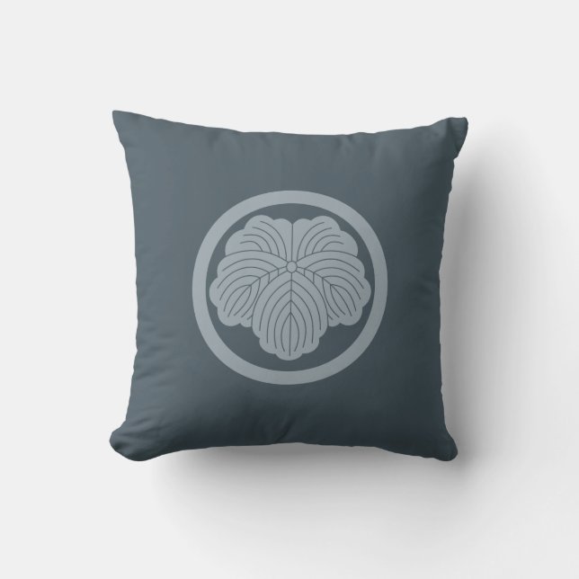 Maruni Tsuta Japanese Mon Family Crest Ivy Throw Pillow (Front)
