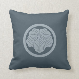 Maruni Tsuta Japanese Mon Family Crest Ivy Throw Pillow