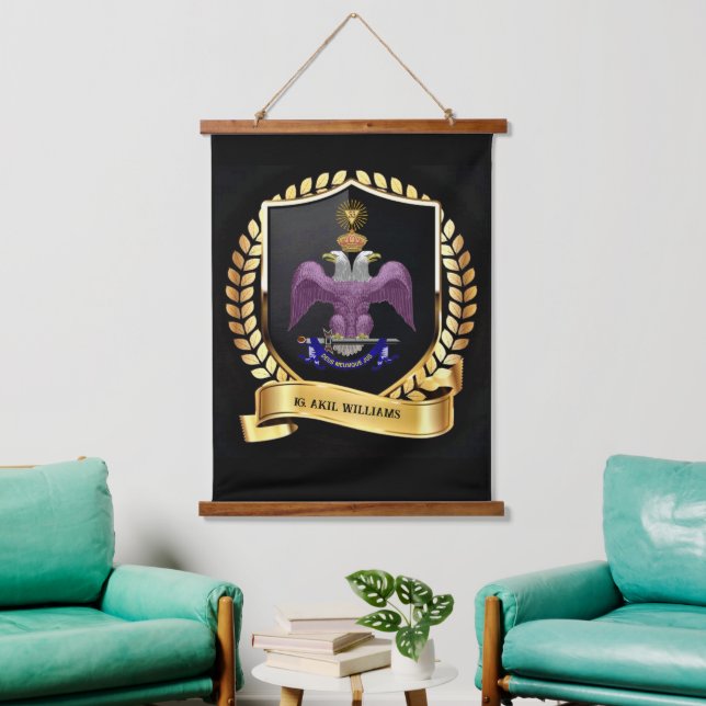 Mason de 33 degrés accrochant la tapisserie (Salon)