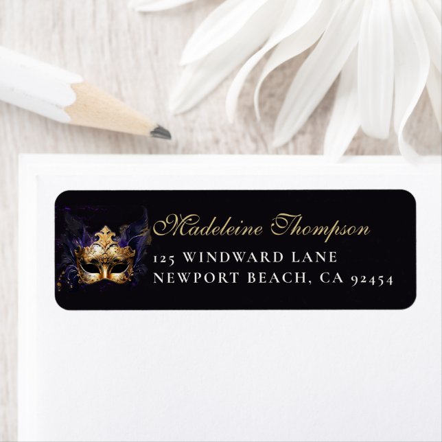 Masquerade Mask Purple Dramatic Return Address (En situation)