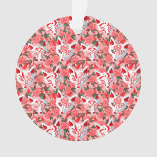 Masques Kitsune et camélia fleurie sur rose