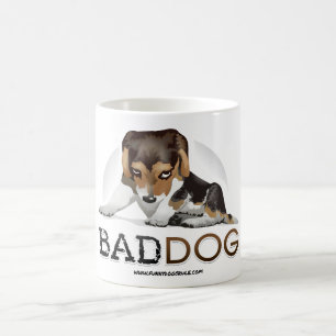 Mauvais chien, café drôle de chien et tasse de t