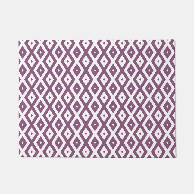 Mauve and white diamond pattern doormat (Front)