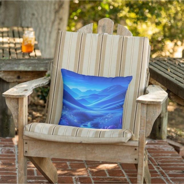 Meadows v2 outdoor pillow (Chair)