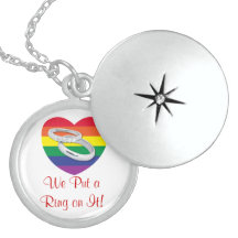 On met une bague sur le Gay pride