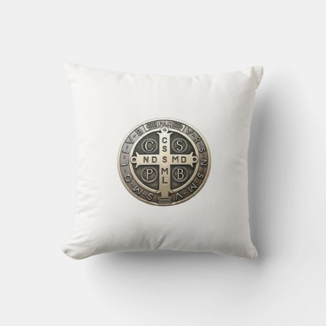 medalla de San Benito Throw Pillow (Front)