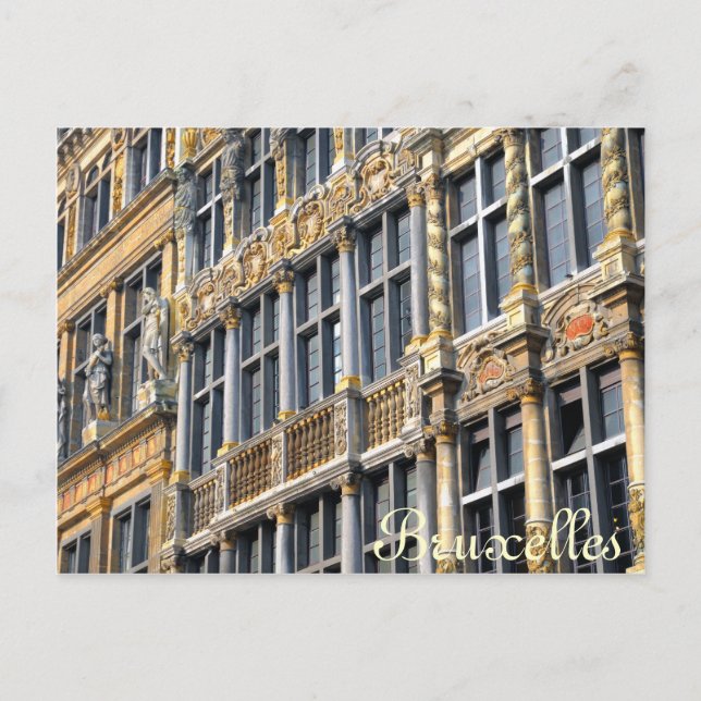 Medieval architecture of Grand place in Brussels Postcard (Front)