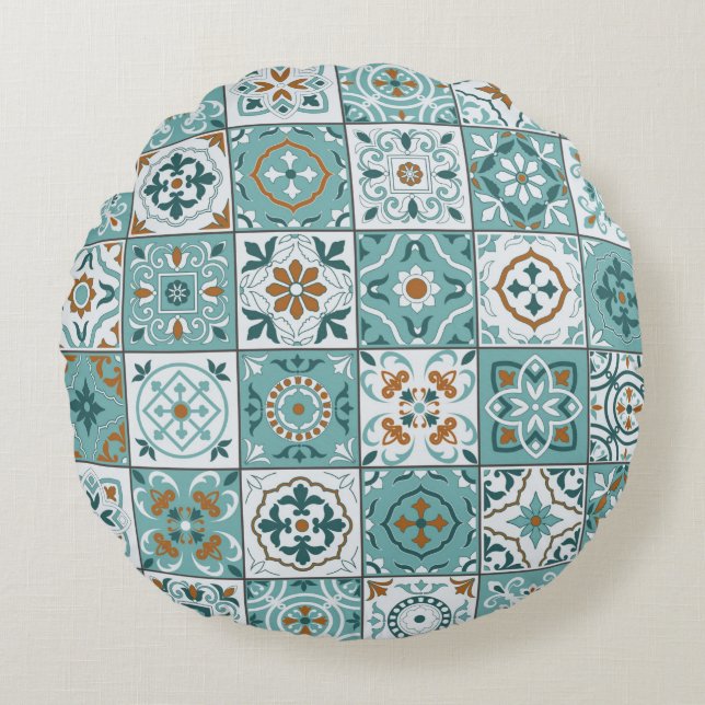 Mediterranean seamless pattern from Moroccan tiles Round Pillow (Front)