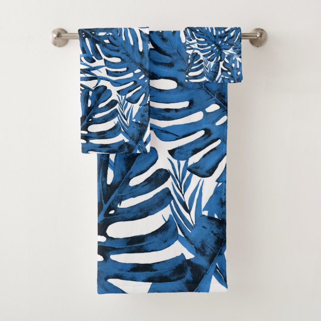 Medium Denim Blue Tropical Palm Leaves Island Chic Bath Towel Set (Insitu)