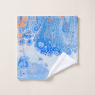 Méduse orange et blanche dans l'eau