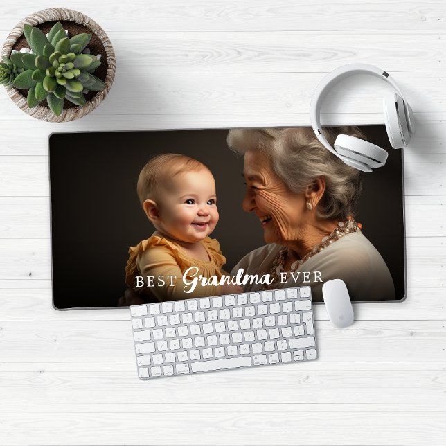 Meilleure photo Grand-mère (Best Grandma (or Grandpa, or Gigi, or Auntie, etc) Ever - customized desk mat mouse pad)
