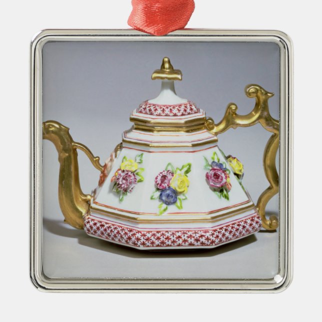 Meissen octagonal teapot, c.1718 metal ornament (Front)