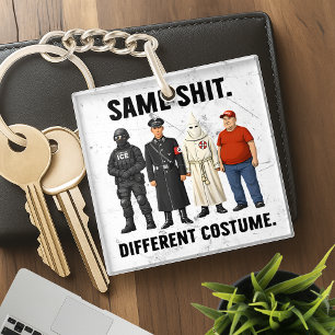 Même Costume Différent