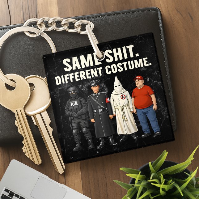 Même Différent Costume (Créateur téléchargé)