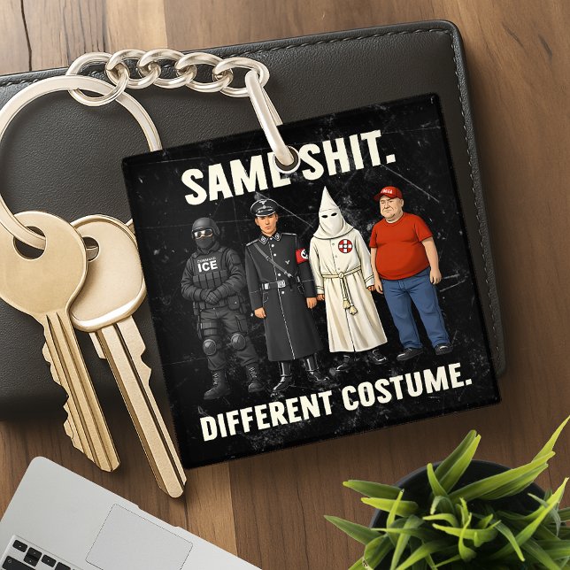 Même Différent Costume (Créateur téléchargé)