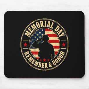 Memorial day remember and honour soldier salute mouse pad