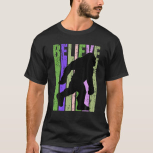 Mens Bigfoot Yeti Vintage Distressed Fun Birthday T-Shirt
