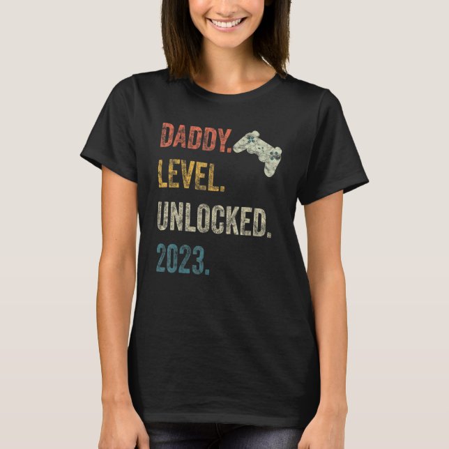 Mens Daddy Level Unlocked 2023 Gamer Pregnancy Soo T-Shirt (Front)