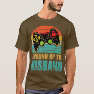 Mens Engagement Gamers Levelling up to Husband for T-Shirt