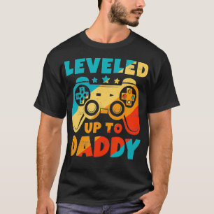 Mens Levelled up to Daddy Dad Pregnancy Announceme T-Shirt