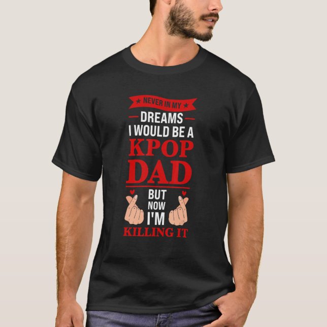 Mens never in my dreams I would be a kpop dad kpop T-Shirt (Front)