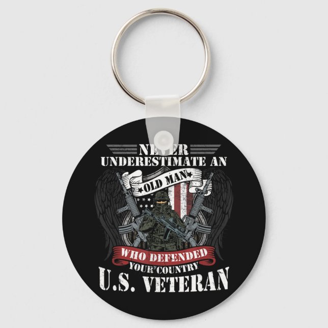 Mens Never Underestimate An Old Man Funny US Veter Keychain (Front)