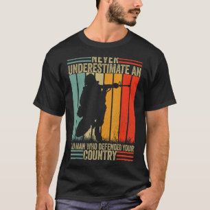 Mens Never Underestimate an OLD MAN Vintage US Vet T-Shirt