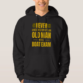 Mens Never Underestimate An Old Man With a Boat Ex Hoodie