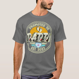 Mens Promoted To Daddy 2023 First Time Father's Da T-Shirt