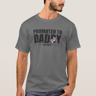 Mens PROMOTED TO DADDY EST 2021 New Father Dad Pin T-Shirt