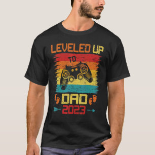 Mens Retro Leveled Up To Dad 2023 Pregnancy Reveal T-Shirt