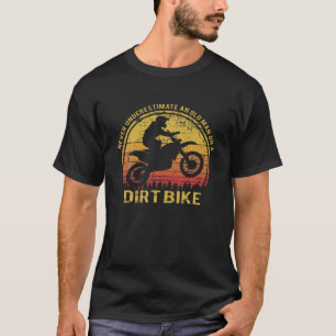 Mens Skier Funny Never Underestimate An Old Man On T-Shirt