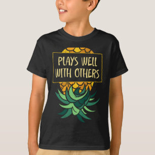 Mens upside down pineapple plays others funny T-Shirt