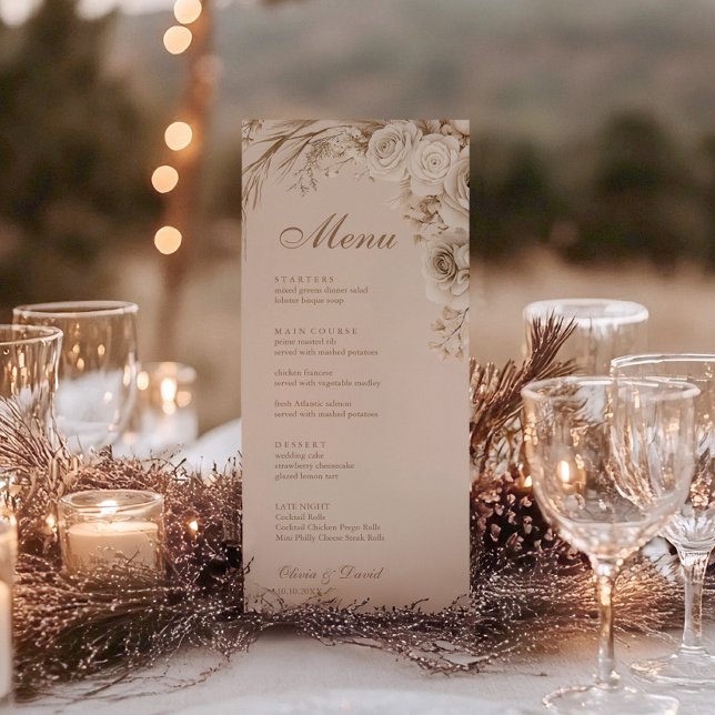Menu Boho Beige séché Fleur et blanc Roses Mariage (Boho Beige Dried Flower and White Roses Wedding Menu on a wedding table with glasses and candles)