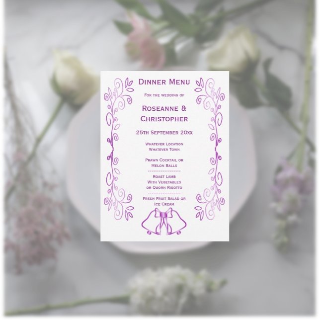 Menu Mariage de conception de défilement de cloches vio (Purple wedding menu card bells and scrollwork design)