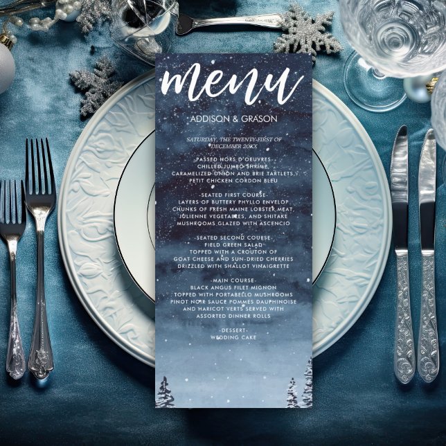 Menu Mariage de nuit de la marine Blue Wintery (Winter wonderland watercolor snow night wedding menu card for and elegant winter wedding reception.)
