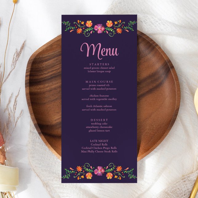Menu Violet mexicain vibrant Floral Fiesta Mariage (Purple Mexican Vibrant Floral Fiesta Wedding Menu on a white wedding table.)