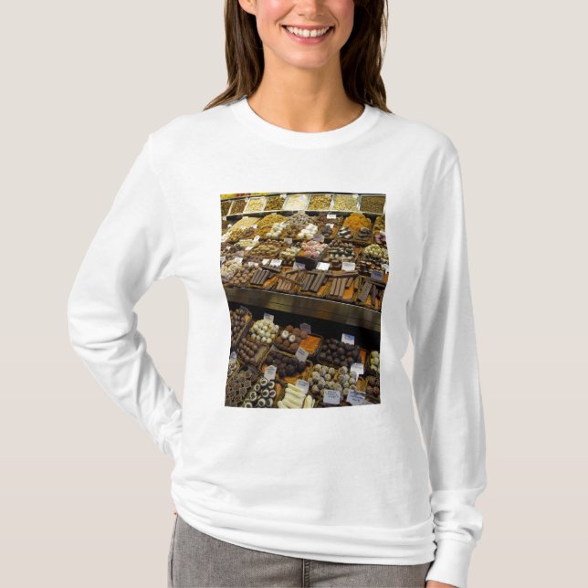 Mercat de Sant Josep, assorted chocolate candy T-Shirt (Front)