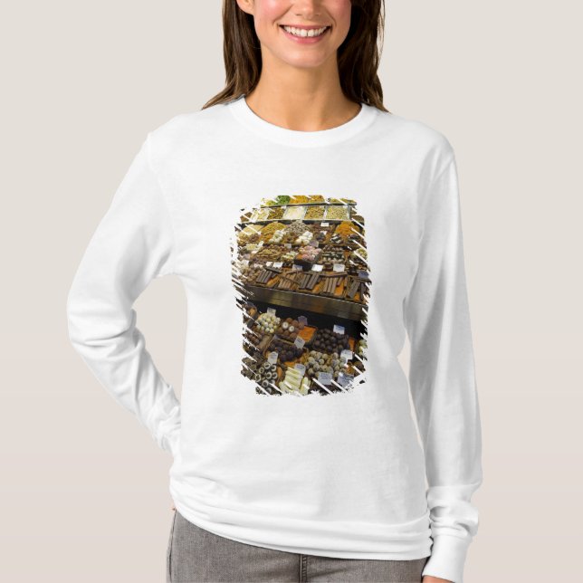 Mercat de Sant Josep, assorted chocolate candy T-Shirt (Front)