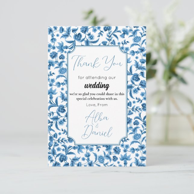 Merci Mariage Chintz Bleu & Blanc Floral Ditsy (Debout devant)