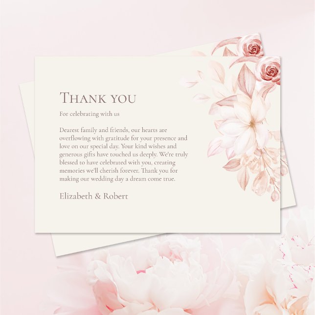 Merci Mariage de roses beige et rose (Romantic Beige and Pink Roses Wedding Thank You Card on pastel pink table with pink roses.)
