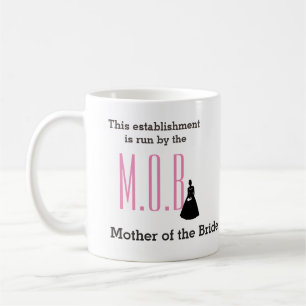 Mère de la tasse de jeune mariée